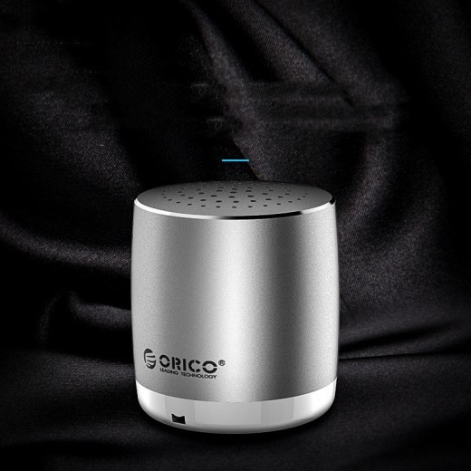 Altavoz Bluetooth pequeño con pistola de acero y bajos potentes para teléfono móvil.