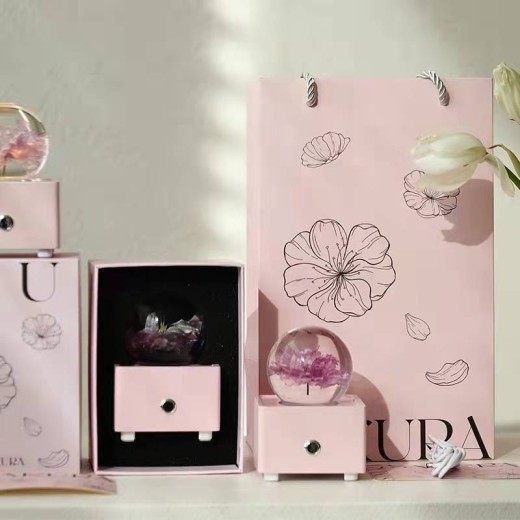Altavoz Bluetooth con forma de flor de cerezo y bola de cristal de resina