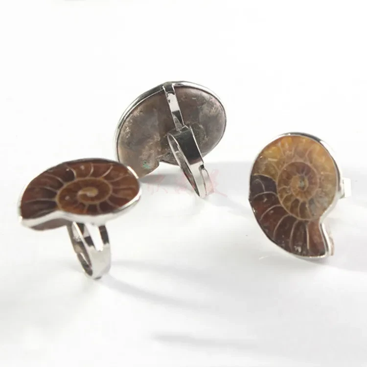 Anillo llamativo de caracol de piedra natural para niños y niñas.
