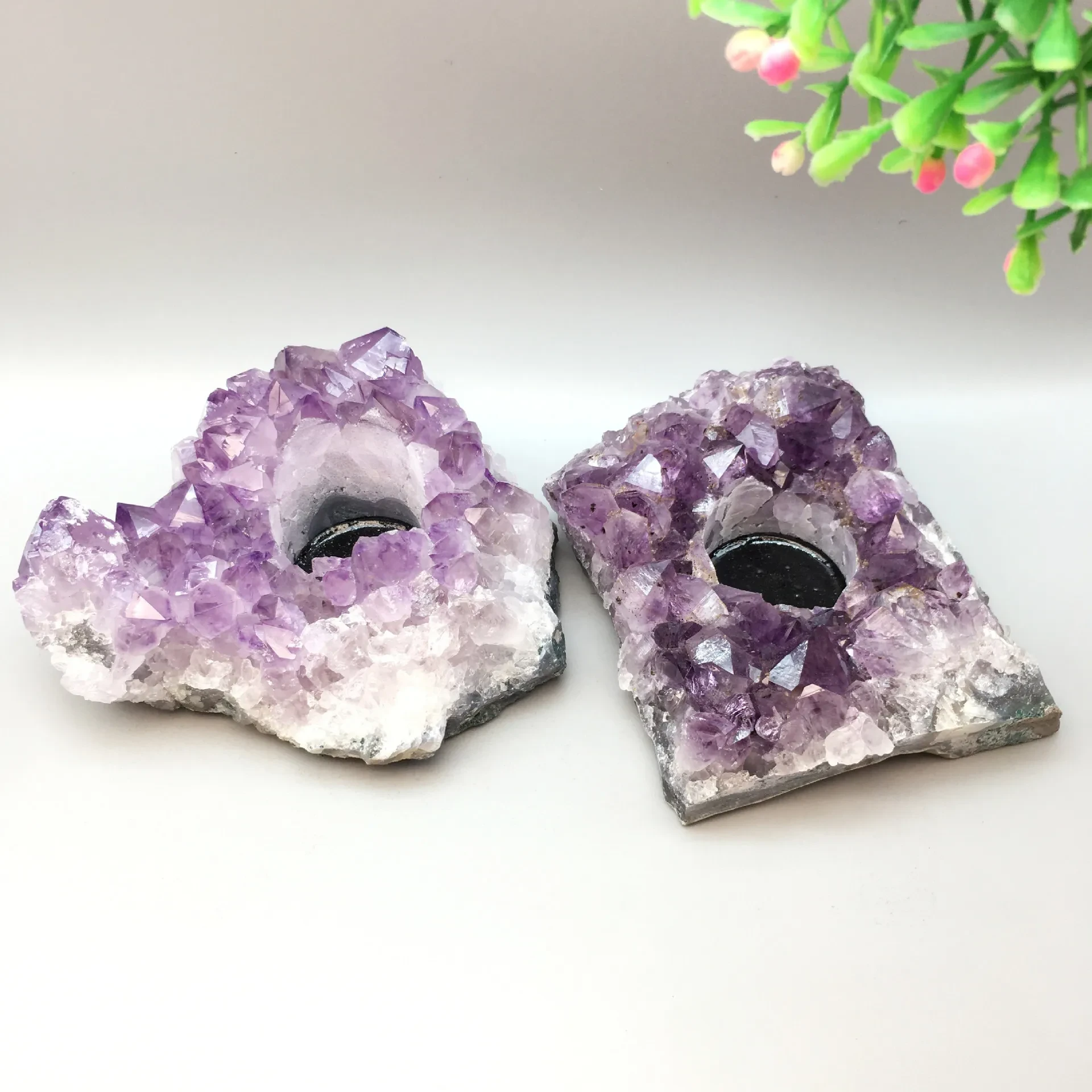 Candelabro de amatista natural con forma de vug, decoración en bloque de vug morado, piedra rugosa