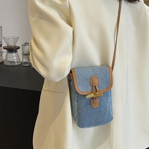 Bolso bandolera de mezclilla vertical para teléfono móvil con botón de cuerno para mujer