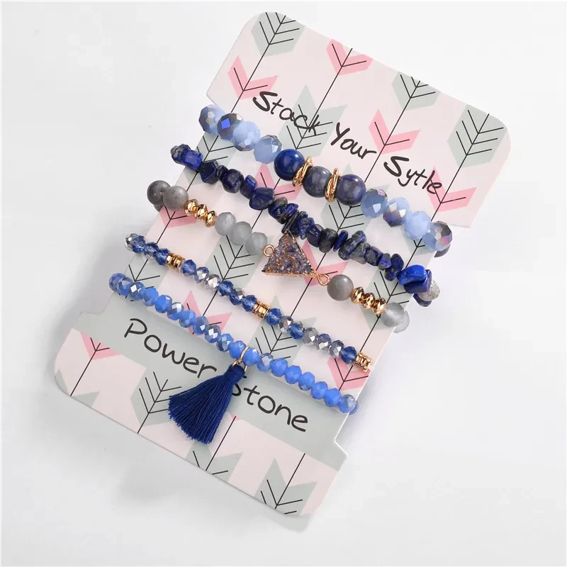 Pulsera multicapa con borlas de grava y cuentas de cristal con piedras atadas