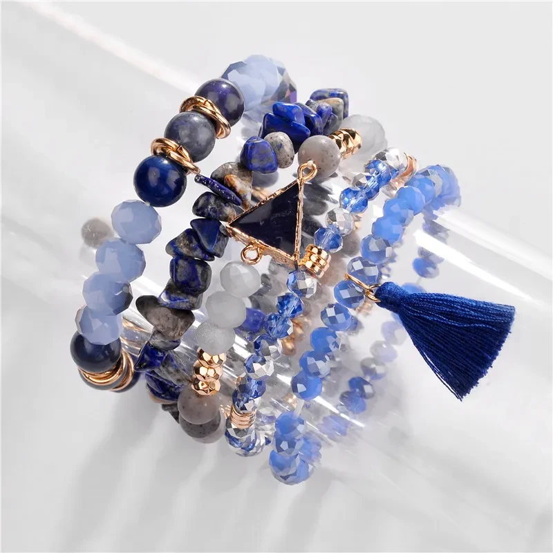 Pulsera multicapa con borlas de grava y cuentas de cristal con piedras atadas