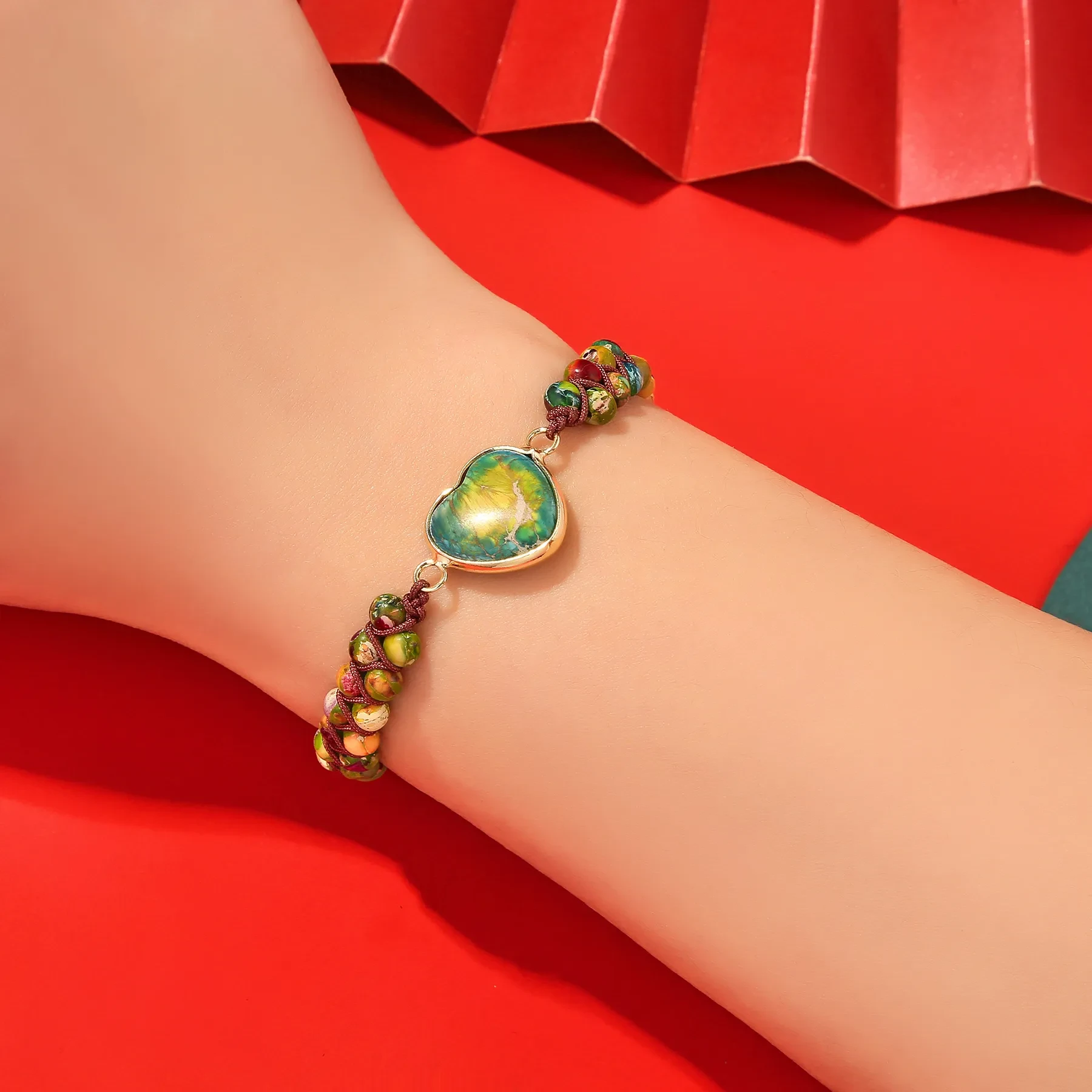 Pulsera ajustable tejida a mano de doble capa con forma de corazón de piedra emperador natural