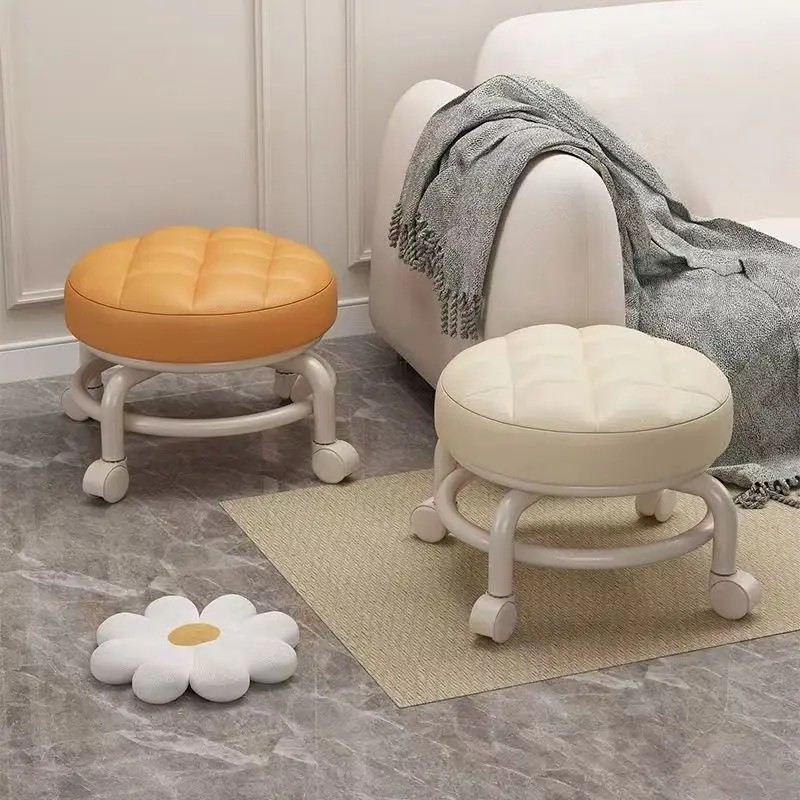 Silla pequeña con ruedas universal y respaldo de plástico
