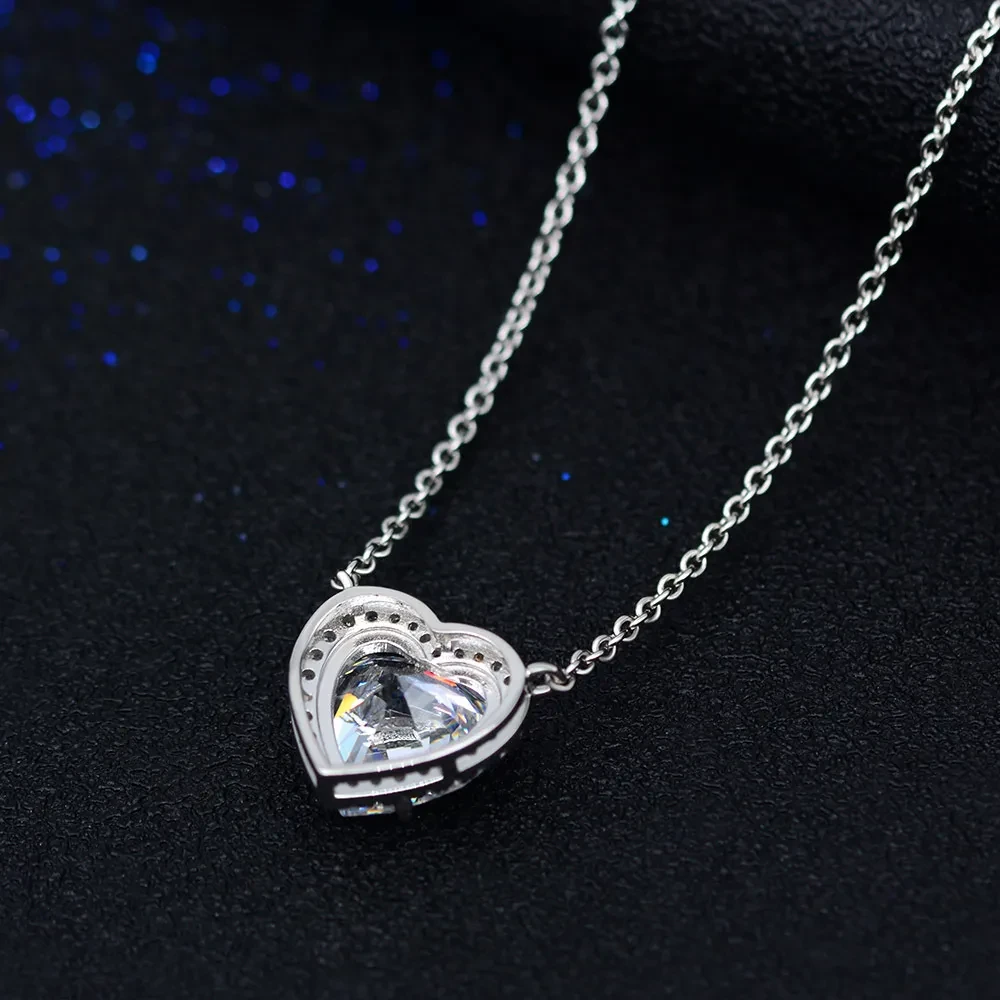 Collar de plata de ley 925 con cruz de corazón y piedra central incrustada para mujer