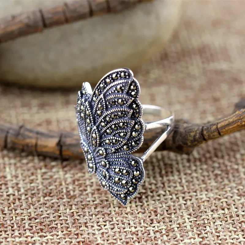 Anillo de mariposa femenino de plata 925 con apertura y piedra Maksai, sencillo.