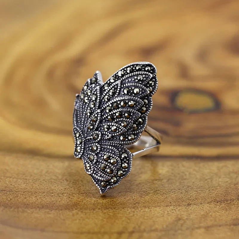 Anillo de mariposa femenino de plata 925 con apertura y piedra Maksai, sencillo.