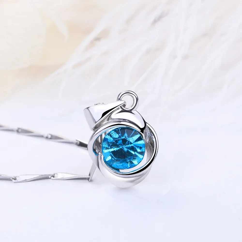 Cadena de clavícula de piedra, versión japonesa y coreana, colgante de trébol de cuatro hojas y rosa.