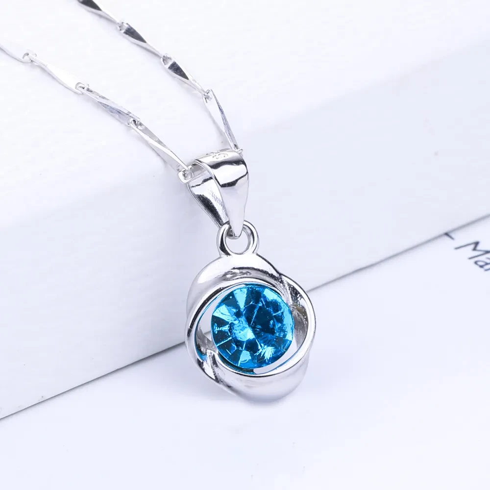 Cadena de clavícula de piedra, versión japonesa y coreana, colgante de trébol de cuatro hojas y rosa.