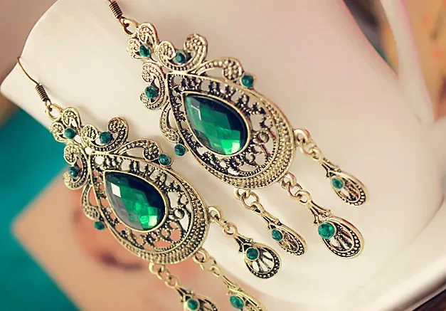 Pendientes largos con borlas vintage, estilo bohemio, con forma de gota de agua y piedra de cristal verde.