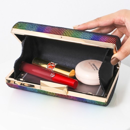 Bolso bandolera con cadena para mujer, moderno y versátil, con un toque temperamental.