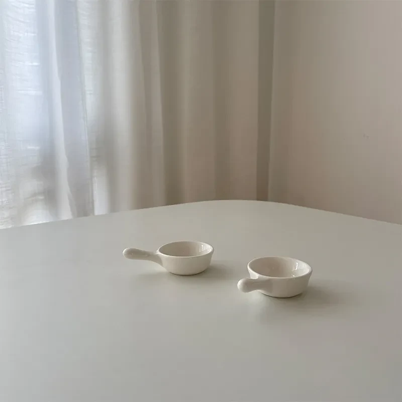 Plato japonés mini con asa para mojar salsa de tomate