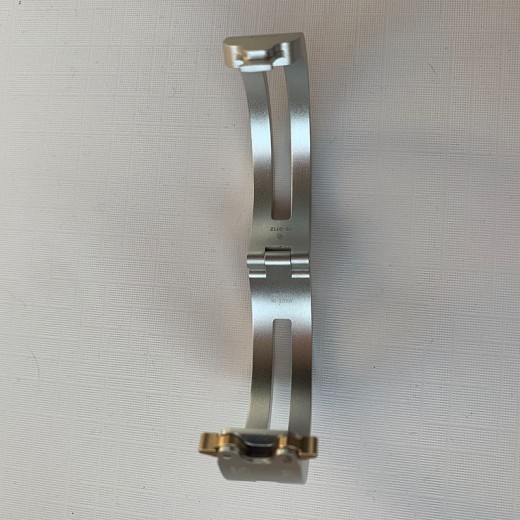 Pulsera con accesorios de estilo tecnológico