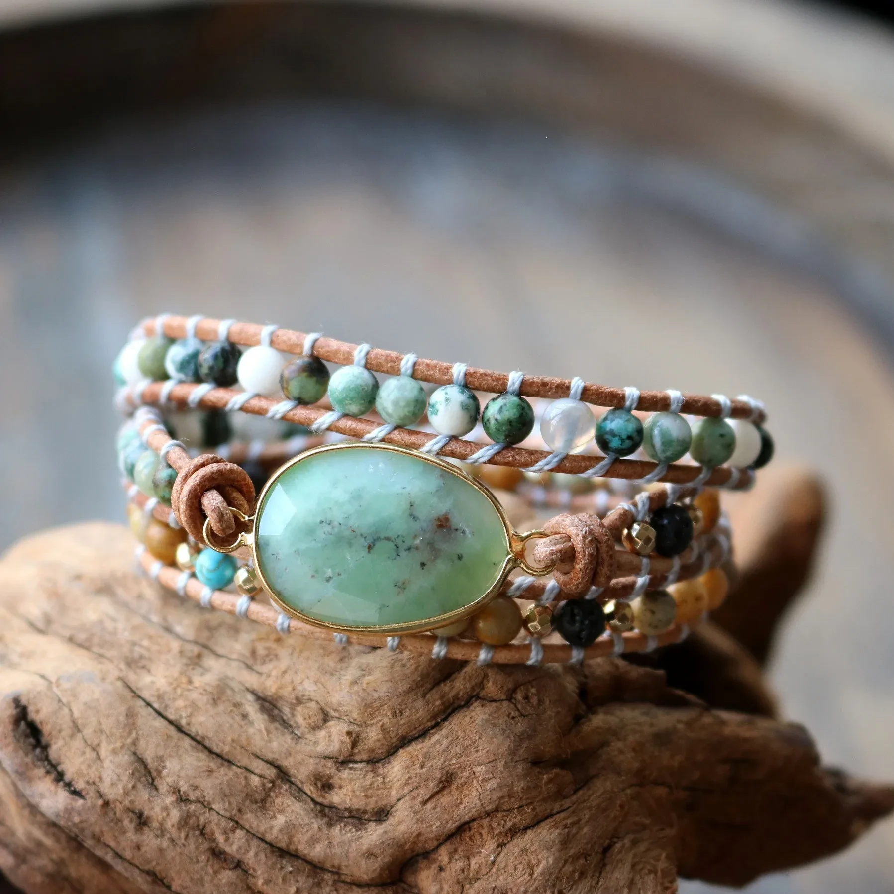 Pulsera de piedra natural de tres capas, hecha a mano, con cuentas, estilo femenino, con cordón de cuero.
