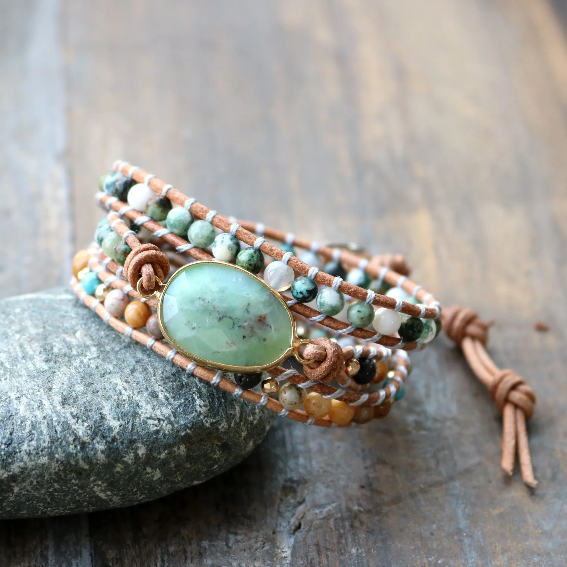 Pulsera de piedra natural de tres capas, hecha a mano, con cuentas, estilo femenino, con cordón de cuero.