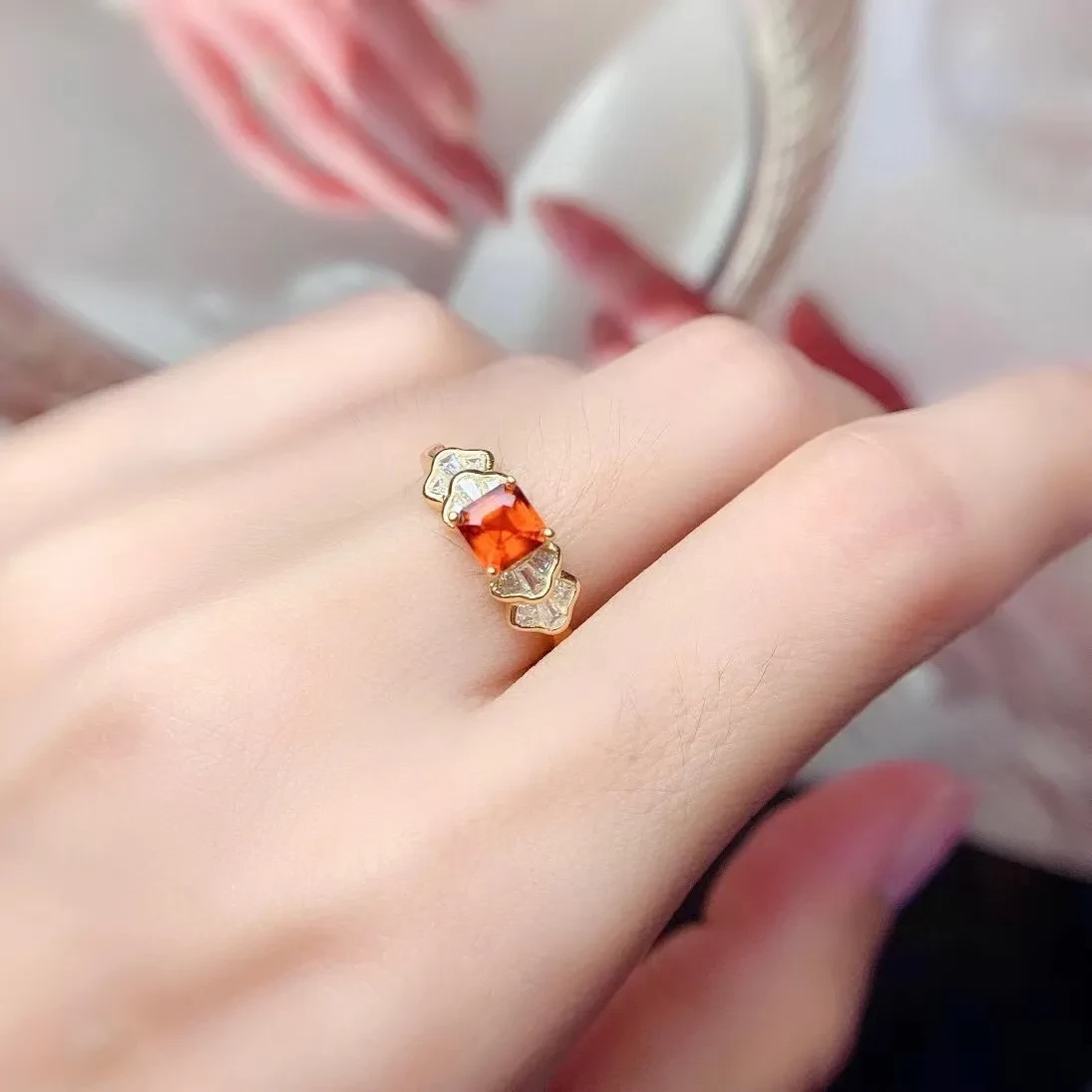 Anillo de plata 925 con gemas de colores y granate natural incrustado, piedra principal de 5,5 mm para damas.