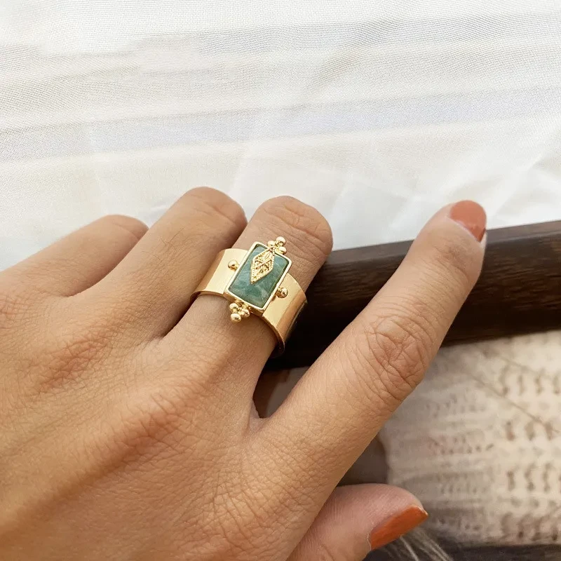 Anillo de acero y titanio con diseño retro y diseño de estrella, tendencia de moda, piedra natural dorada, geométrica.