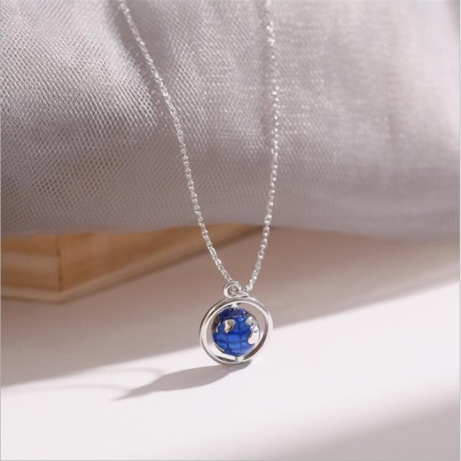 Collar de joyería con forma de tierra de plata 925