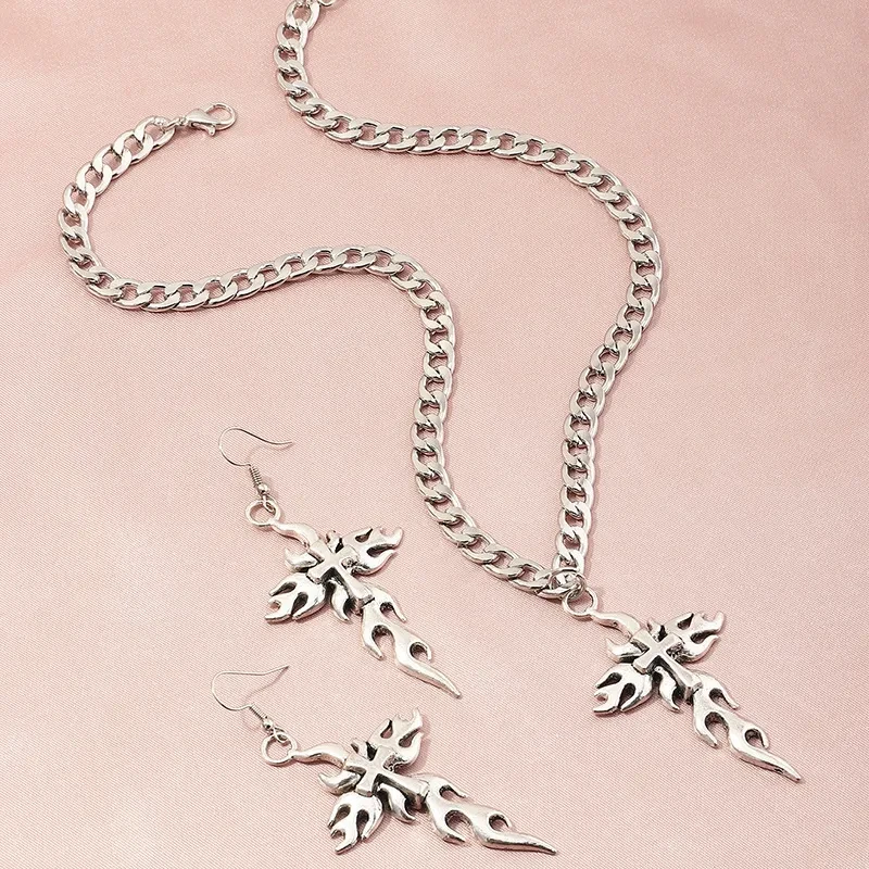 Pendientes colgantes con llamas salvajes retro