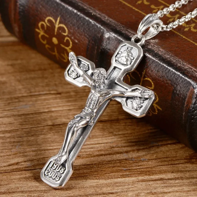 Colgante de plata con cruz de Jesús para hombre