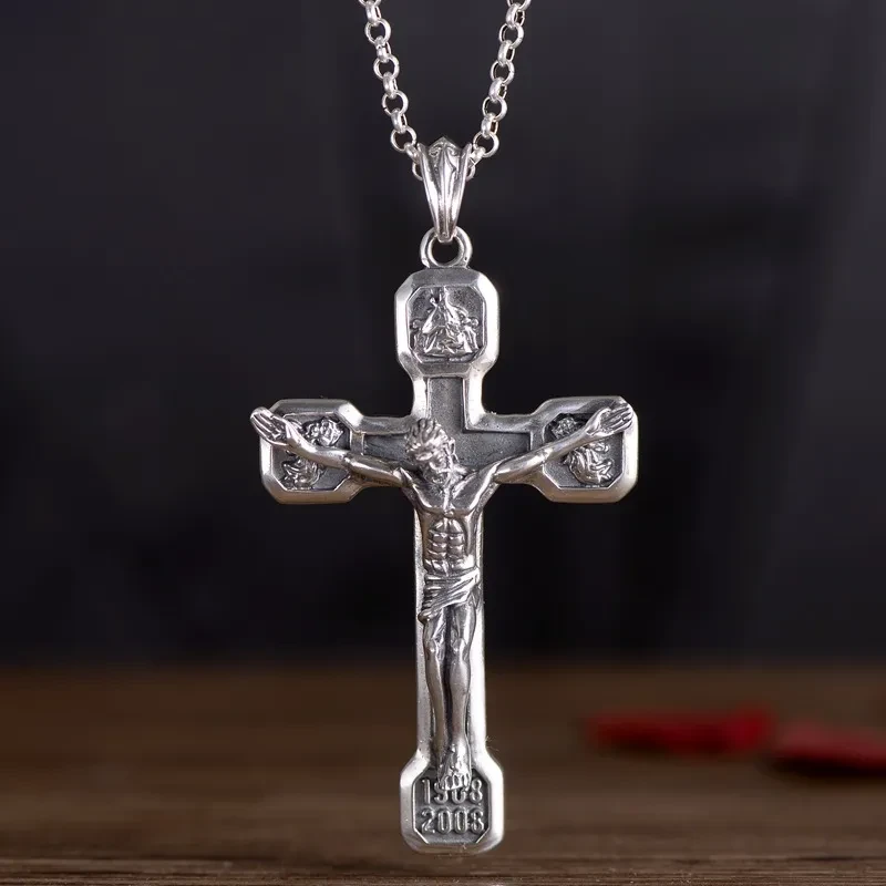 Colgante de plata con cruz de Jesús para hombre