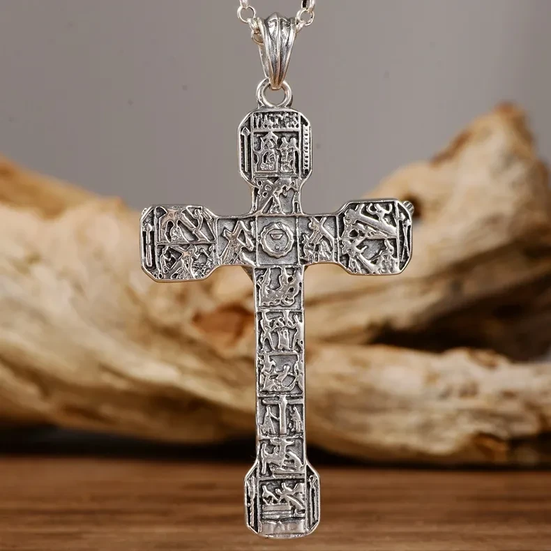 Colgante de plata con cruz de Jesús para hombre
