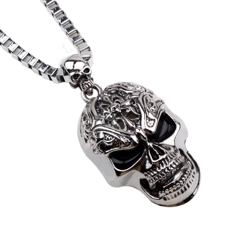 Collar con colgante de calavera para hombre