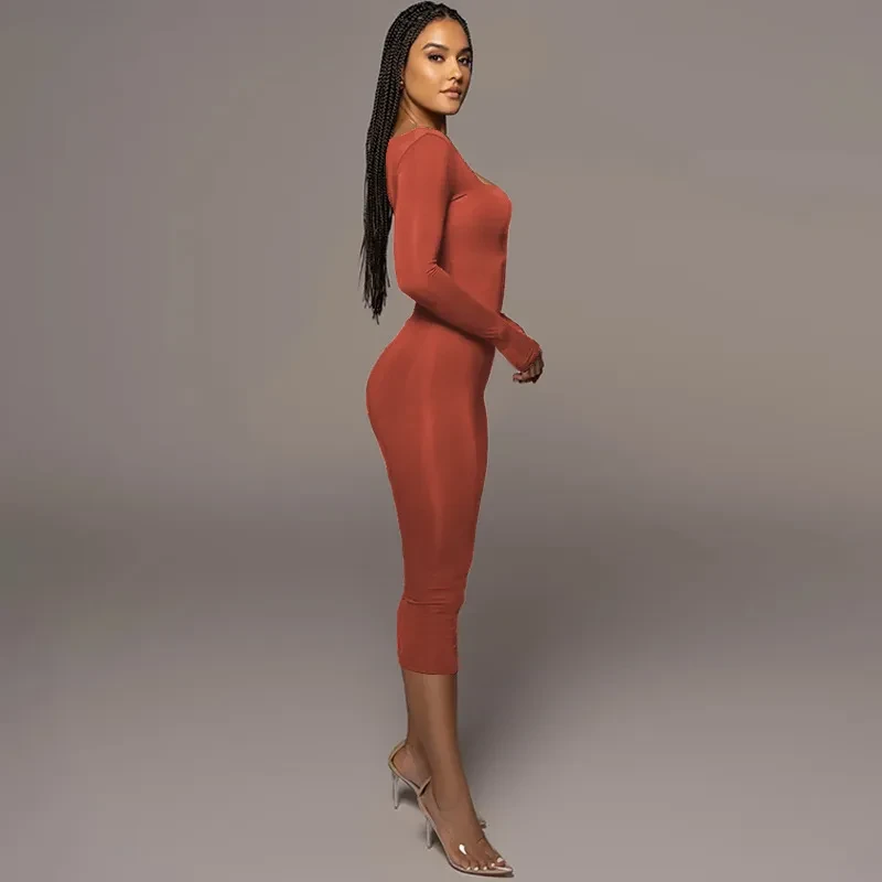 Vestido ajustado de polar con cuello cuadrado y manga larga