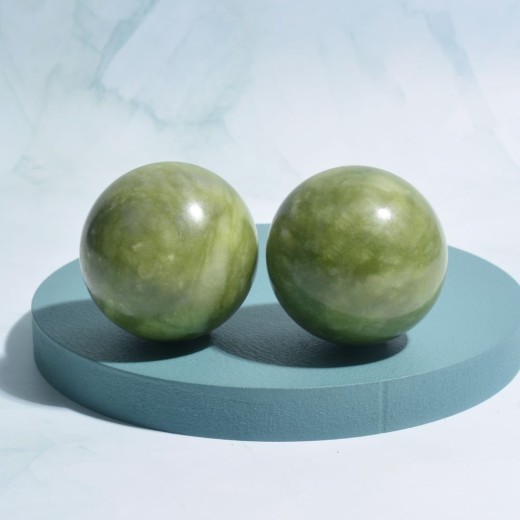 Pelota de salud y fitness para personas mayores de jade