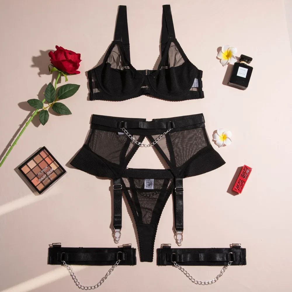 Conjunto de 4 piezas de ropa interior con cadena transparente y malla de acero negro