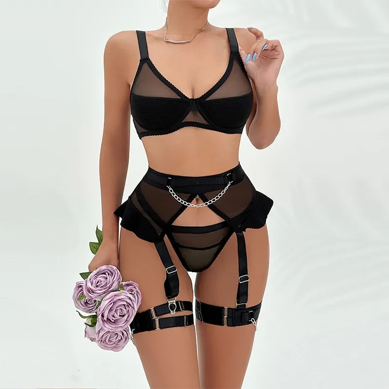 Conjunto de 4 piezas de ropa interior con cadena transparente y malla de acero negro