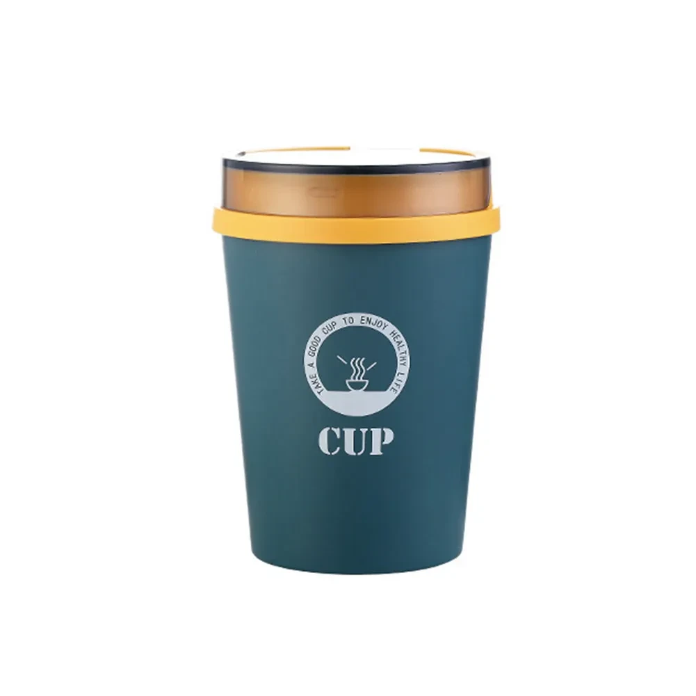 Estudiante de oficina, desayuno, café, leche, té, taza con cuchara