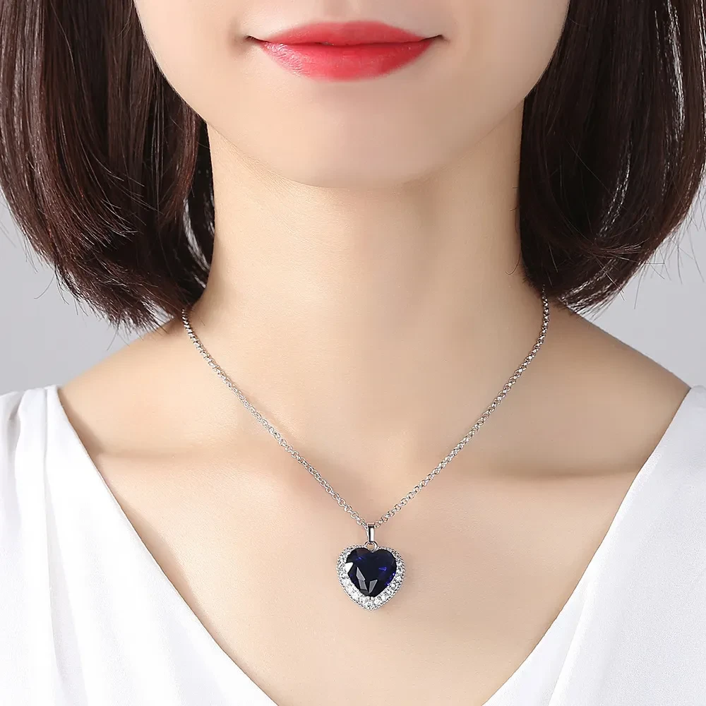 Collar clásico con colgante de corazón del océano del Titanic