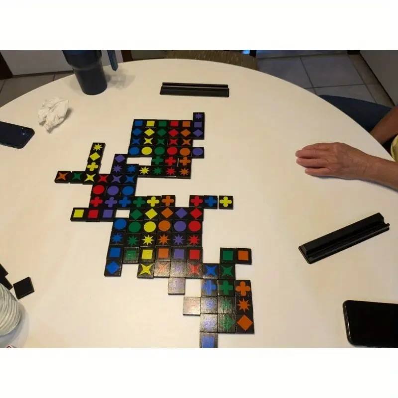 Entretenimiento en casa | Juego de mesa Qwirkle para 2-4 jugadores