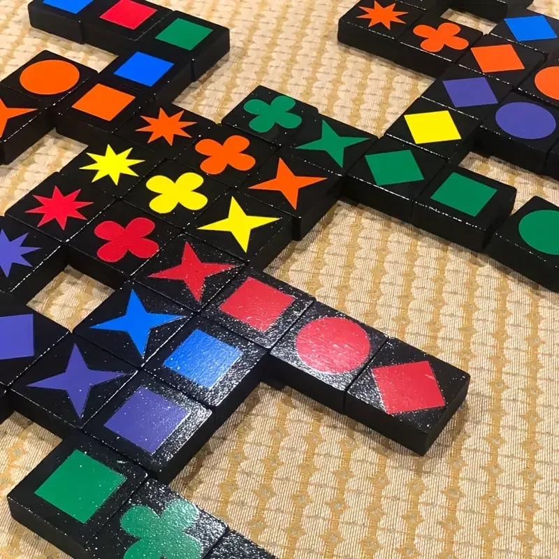 Entretenimiento en casa | Juego de mesa Qwirkle para 2-4 jugadores
