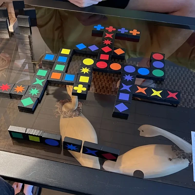 Entretenimiento en casa | Juego de mesa Qwirkle para 2-4 jugadores
