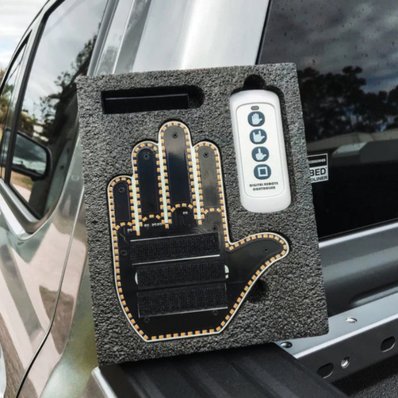 Nueva y divertida luz LED gestual iluminada para el dedo del coche con control remoto, señales de furia al volante, lámpara de mano con luz gestual para el dedo medio