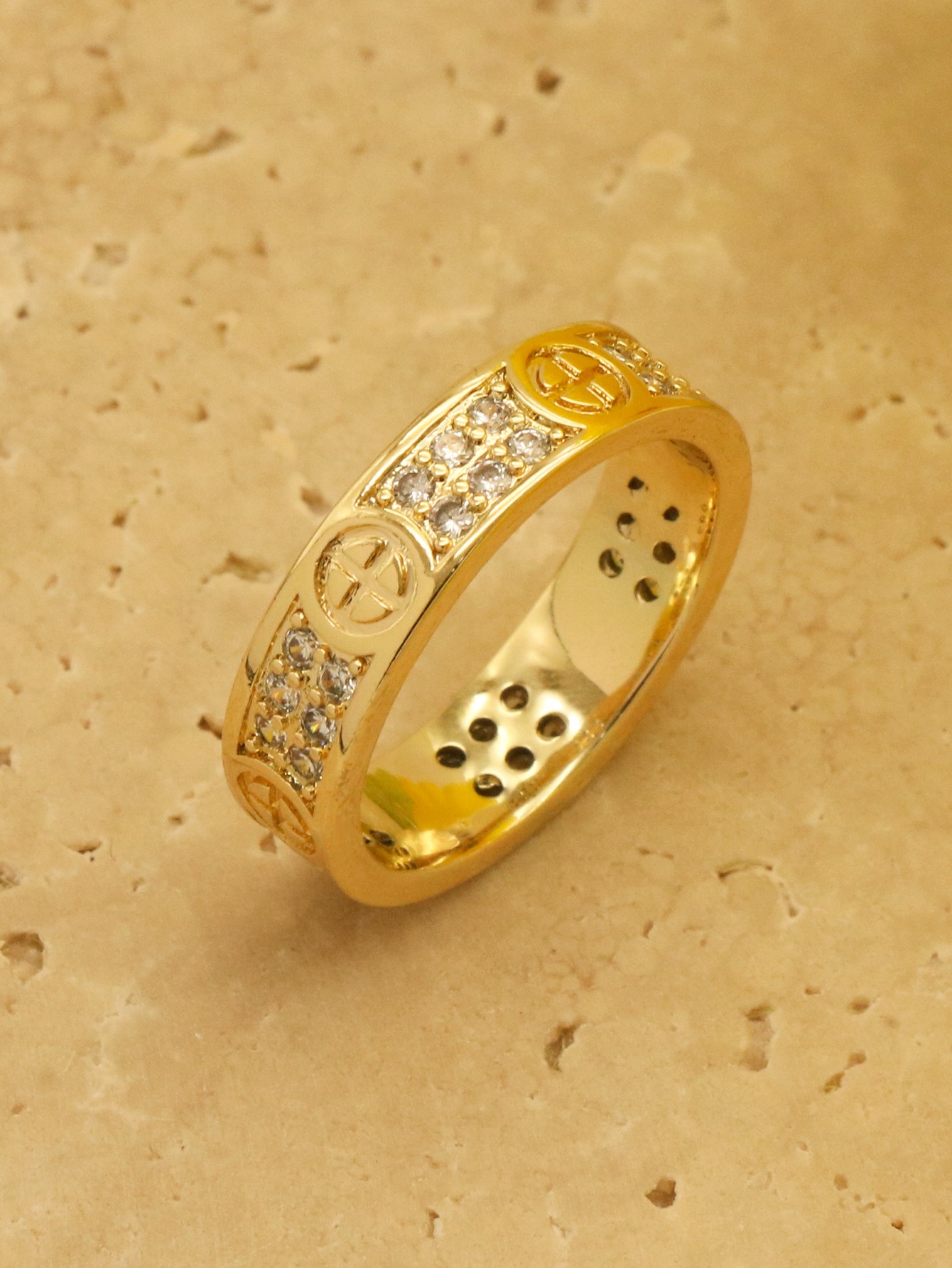 Anillo clásico dorado con incrustaciones de circonita para hombre y mujer, muy vendido.