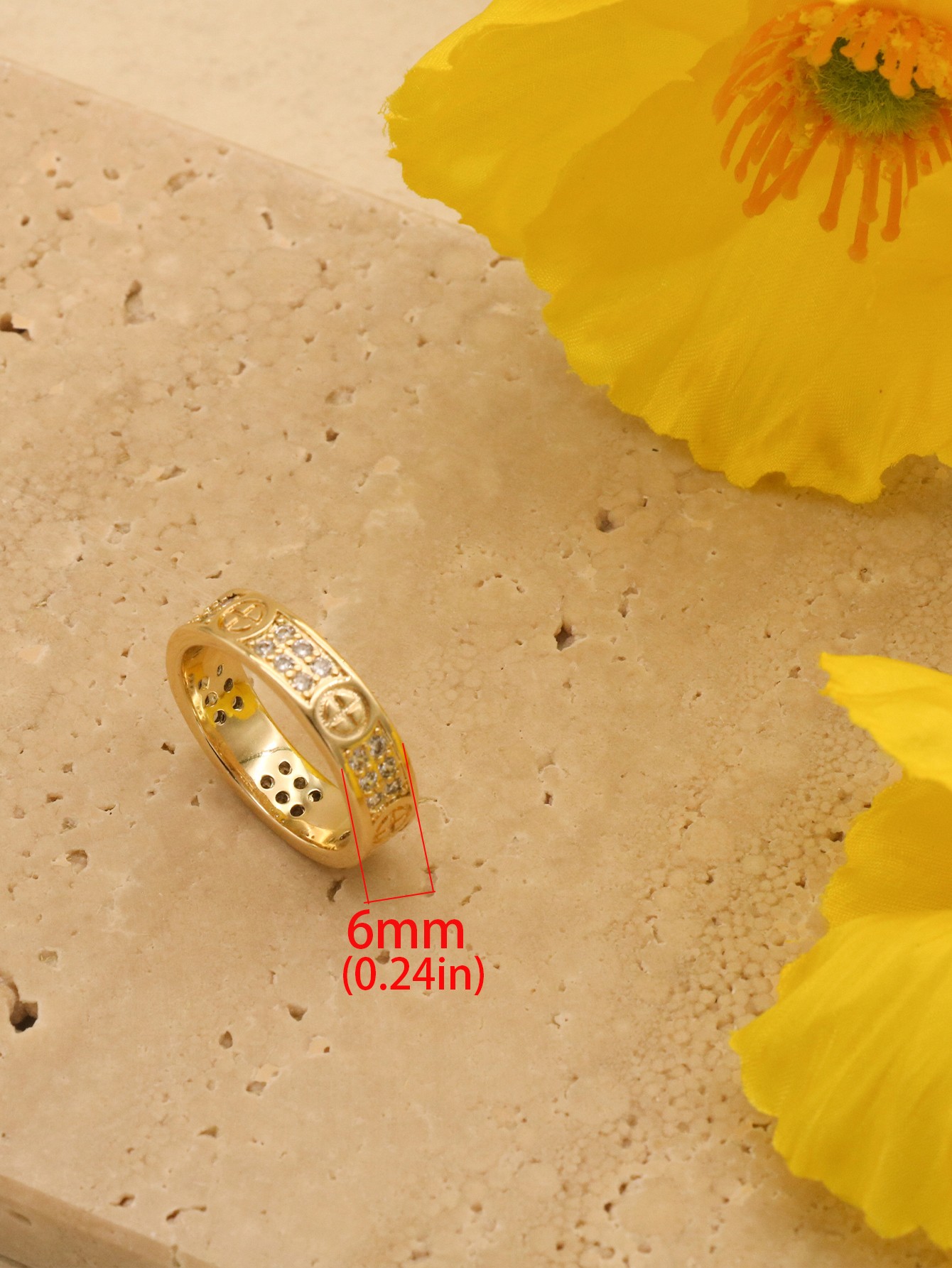 Anillo clásico dorado con incrustaciones de circonita para hombre y mujer, muy vendido.