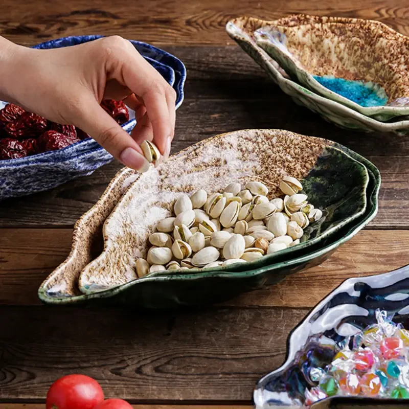 2 platos de postre de cerámica con forma de concha de ostra