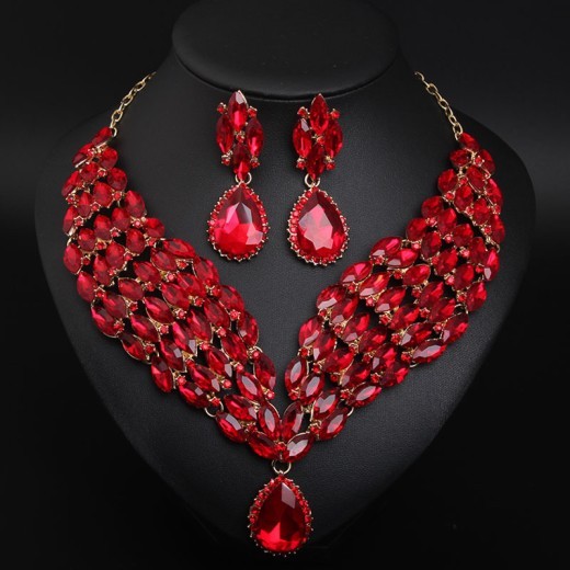 Conjunto de collar y pendientes africanos de cristal
