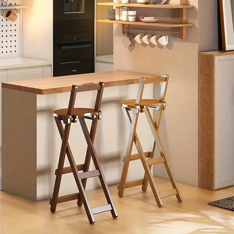 Taburete de bar portátil de bambú con respaldo y pedal