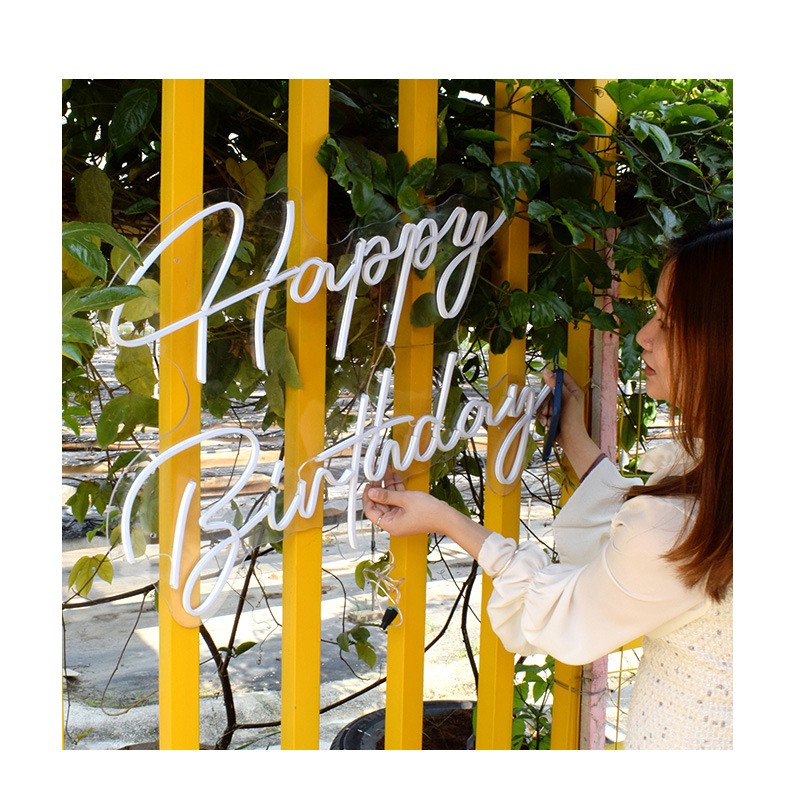 Decoración navideña de neón de feliz cumpleaños