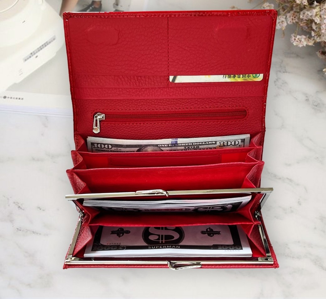 Cartera de mujer de piel de charol con estampado de cocodrilo y cierre rojo de alta calidad