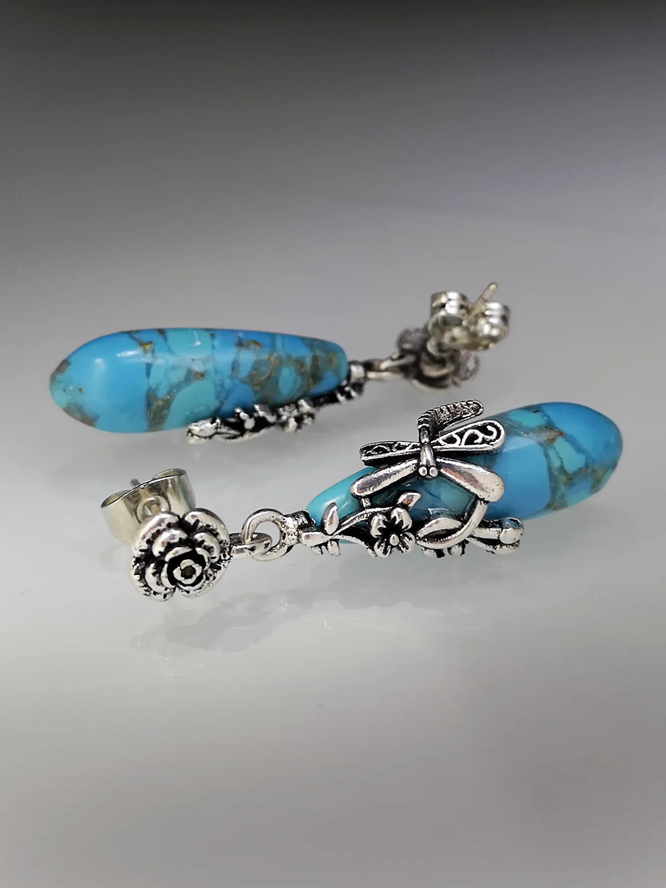 Pendientes metálicos con personalidad geométrica sencilla