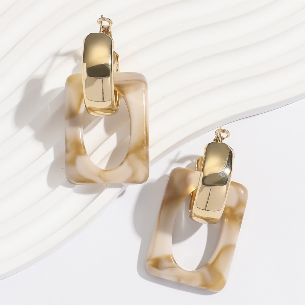 Pendientes acrílicos vintage blancos con geometría hueca