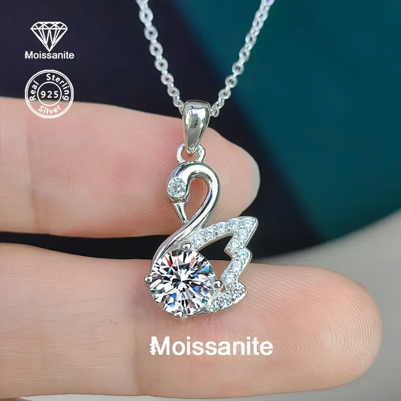 Collar con colgante de cisne de moissanita blanca