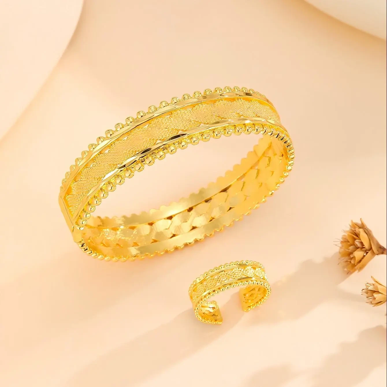 Conjunto de 2 pulseras vintage chapadas en oro, anillo abierto, joyería para festivales y bodas para mujer.
