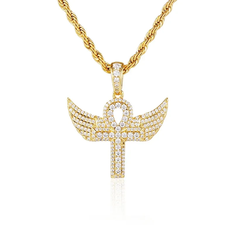 Colgante de cruz de ala de ángel con incrustaciones de circonitas en oro